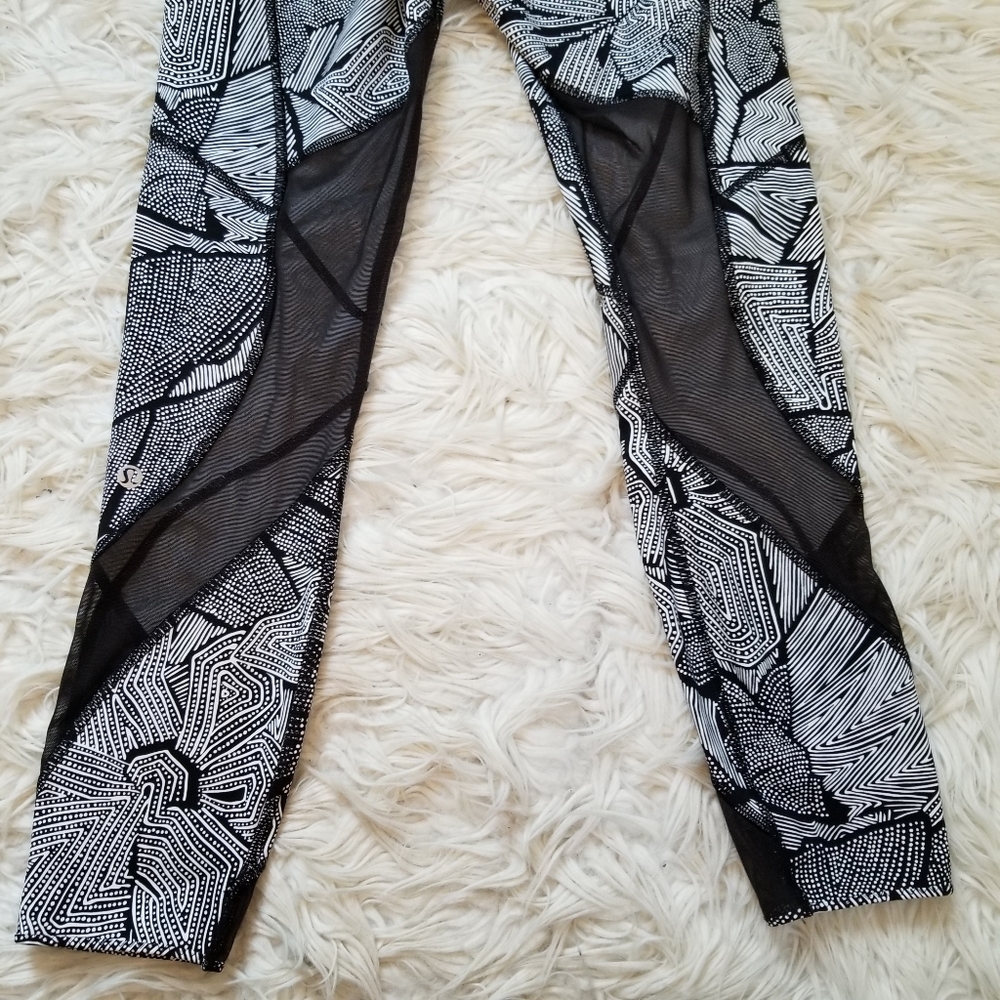 Lululemon Goal Crusher Capri Tight Black White Mesh Trim Workout Athleisure Sz 4 - Picture 7 of 8